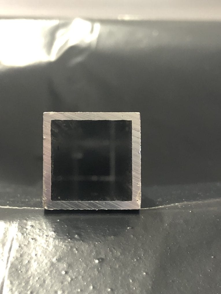 Tube aluminium 20x20x1.5 Coupe transversale